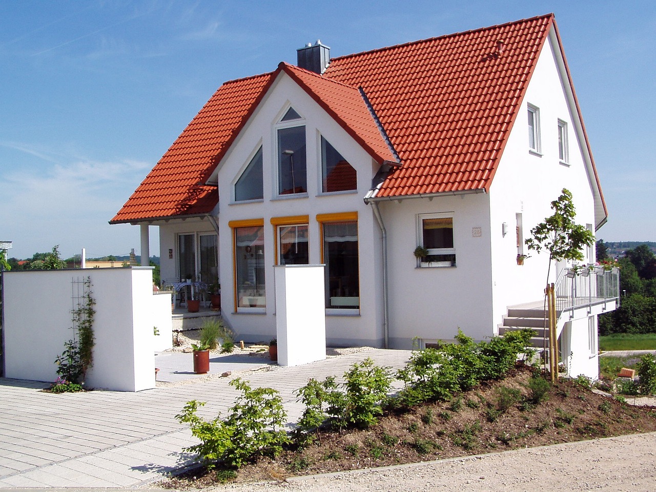 Máme větší dům.